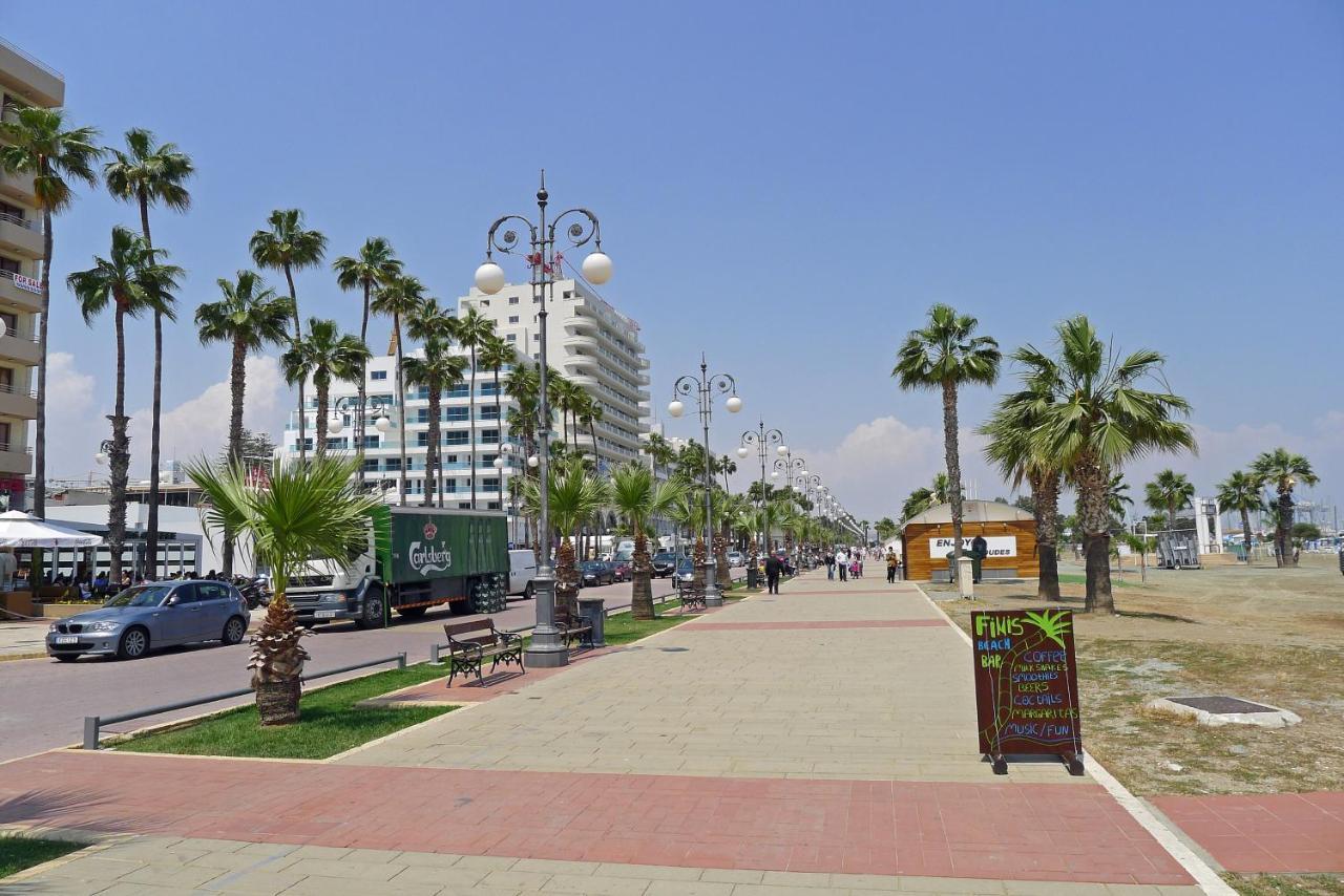 Colonial 32 * Perivolia