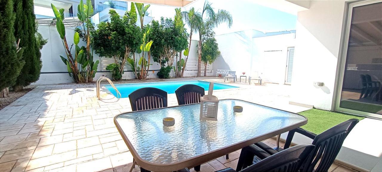 Colonial 32 * Perivolia