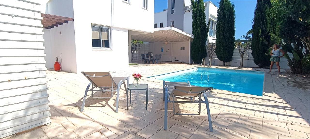 Colonial 32 Perivolia