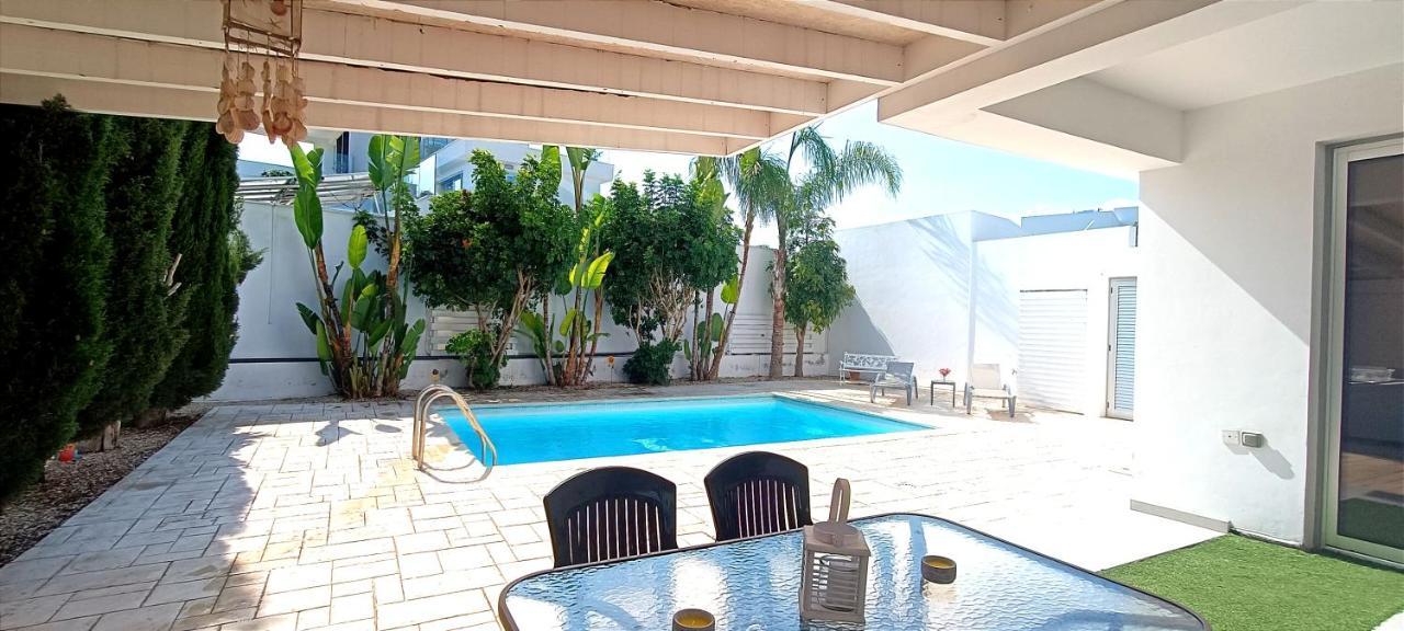 Colonial 32 *