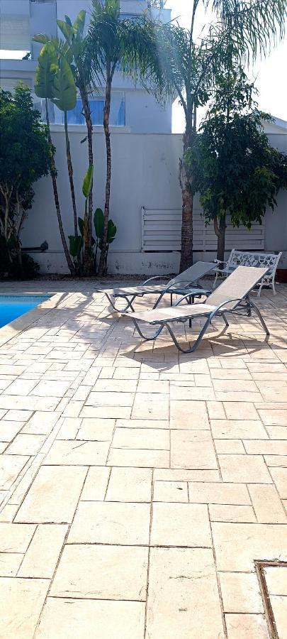 Colonial 32 * Perivolia