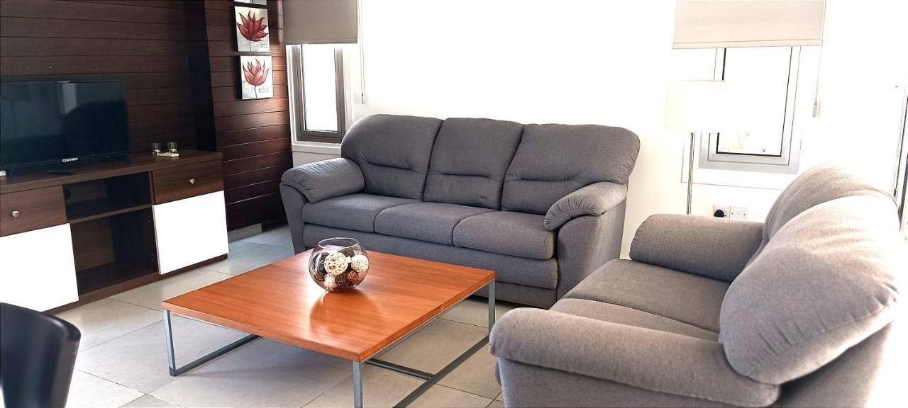 Colonial 32 Perivolia
