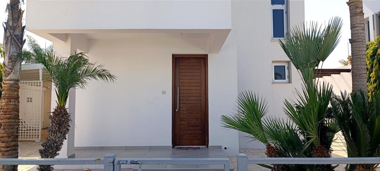 Colonial 32 Perivolia